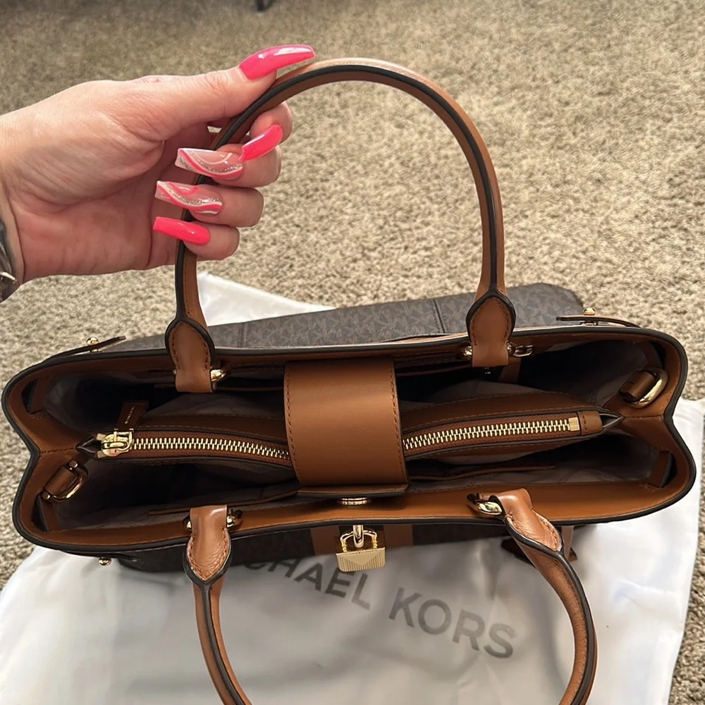 MK Michael Kors barely used arm/shoulder bag brown with gold hardware - Picture 8 of 8